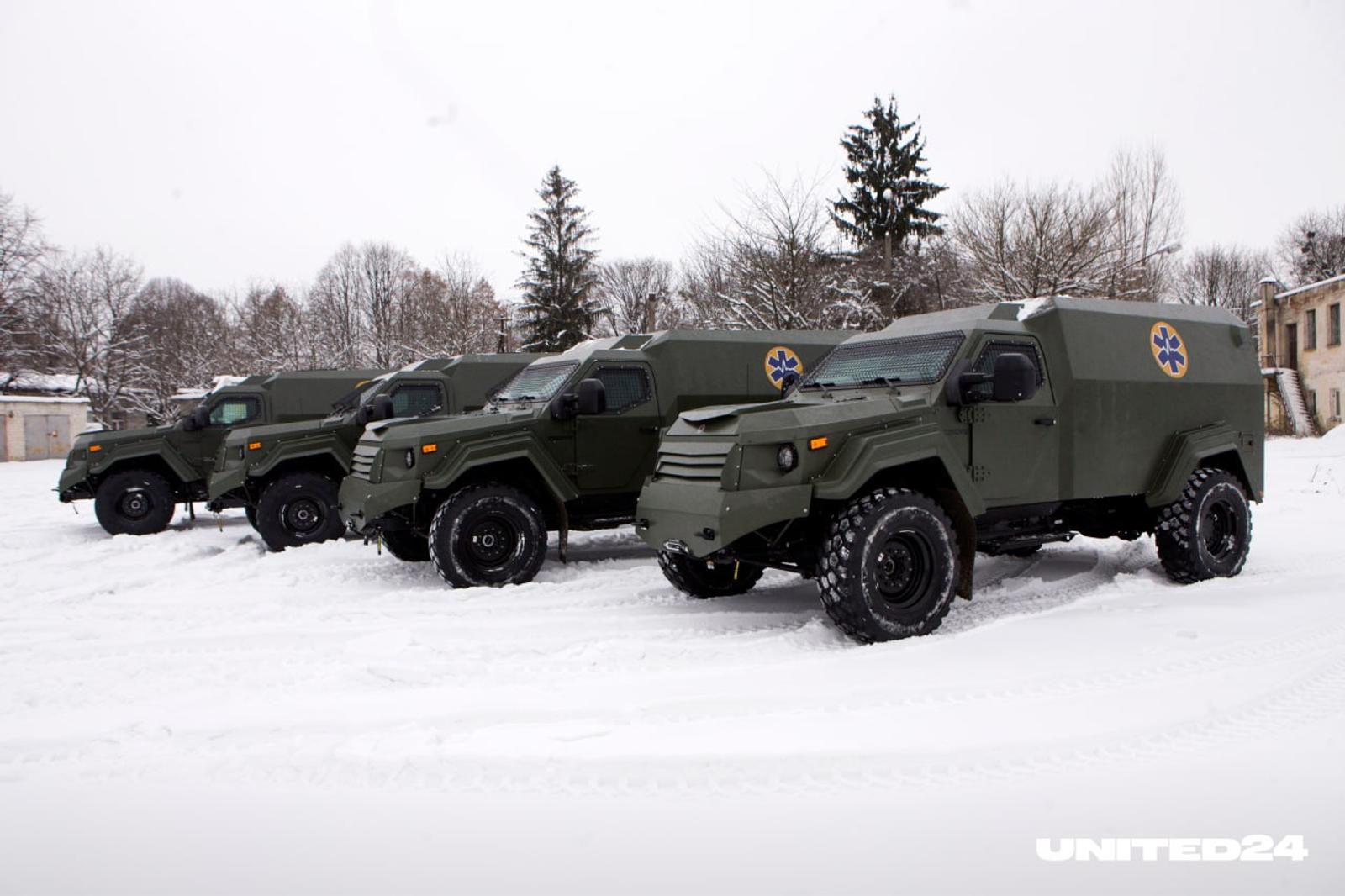 Ще чотири броньовані автівки для українських захисників