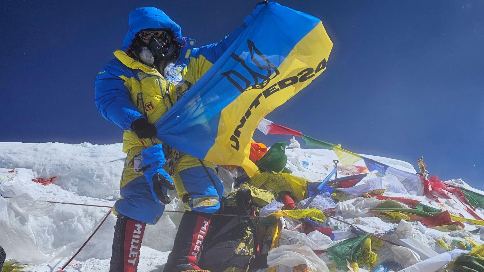 Mount Everest. A blue and yellow flag. UNITED24