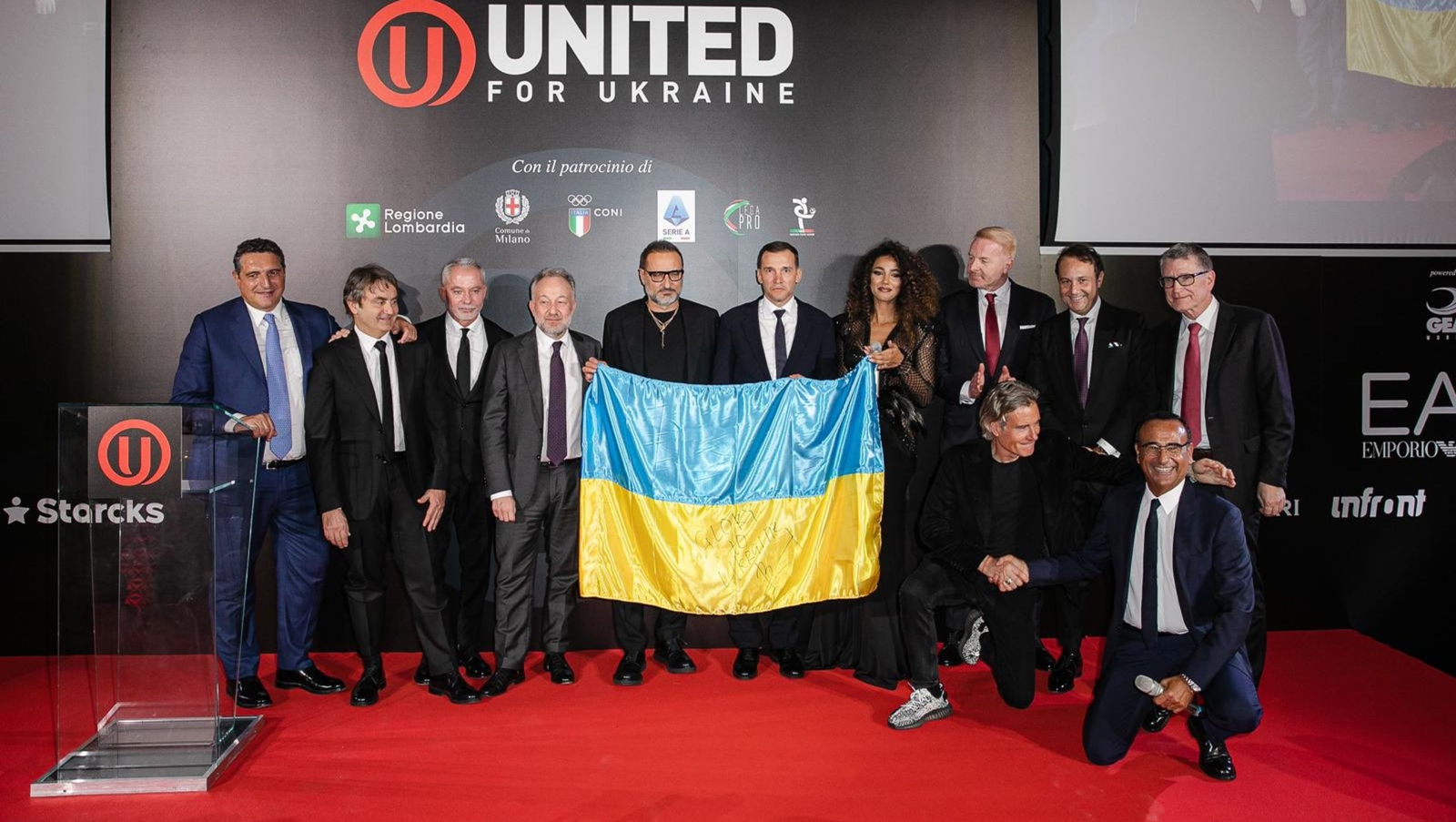 The Flag Signed by the President of Ukraine was Sold for 110,000 Euros